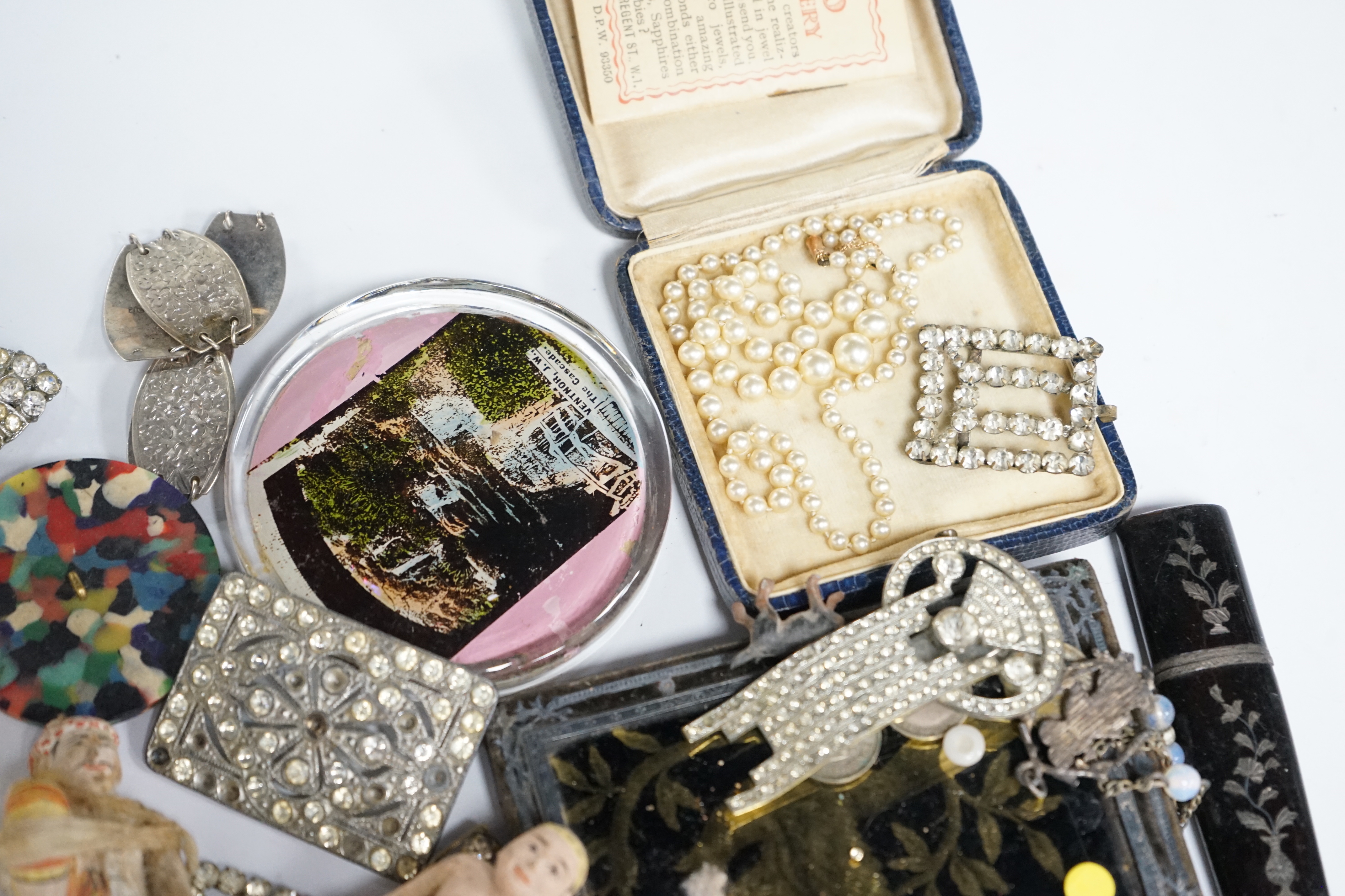 Minor jewellery including paste set, mounted bloodstone charm, boot charm and other curiosities.